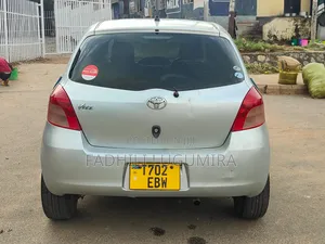 Toyota Vitz 2004 Silver