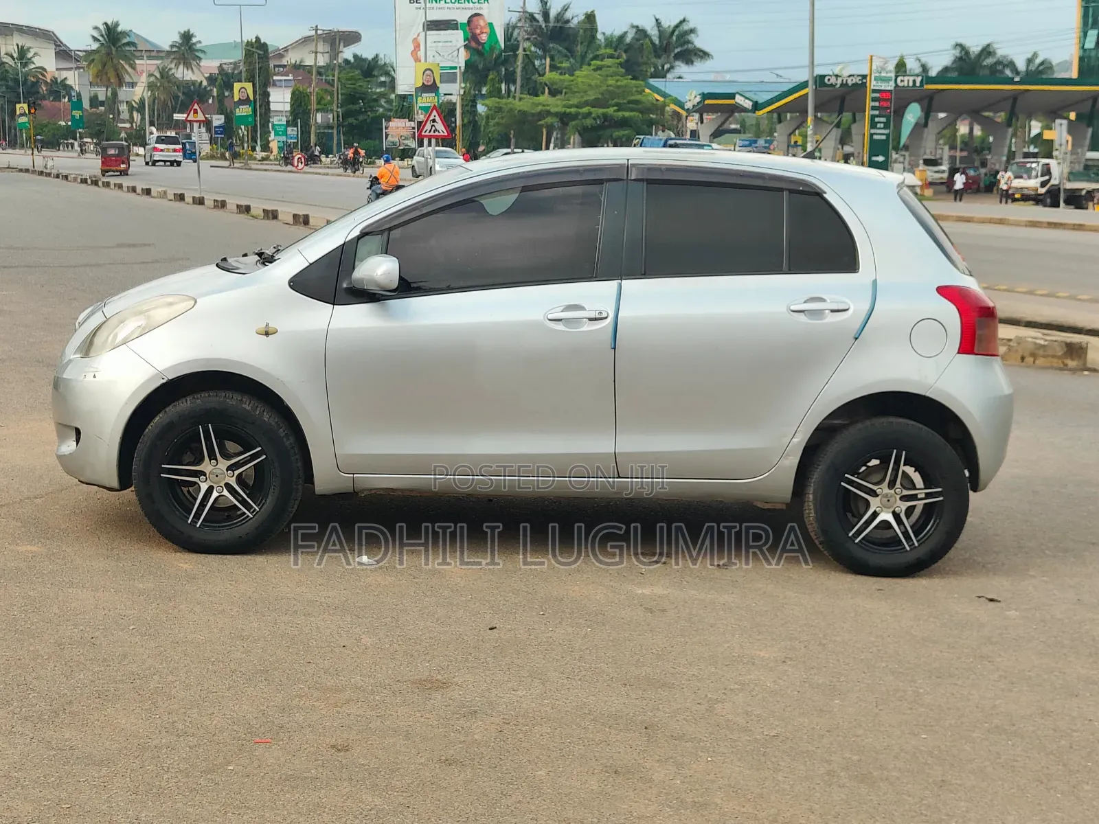 Toyota Vitz 2004 Silver