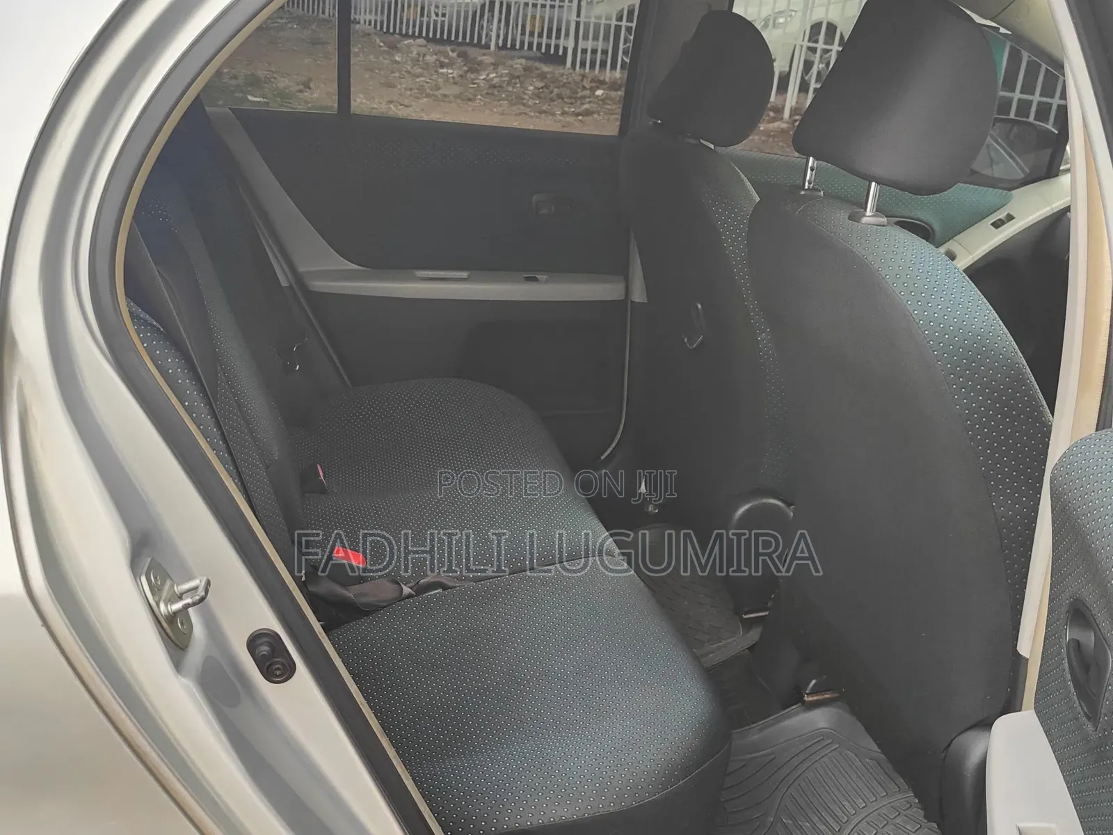 Toyota Vitz 2004 Silver