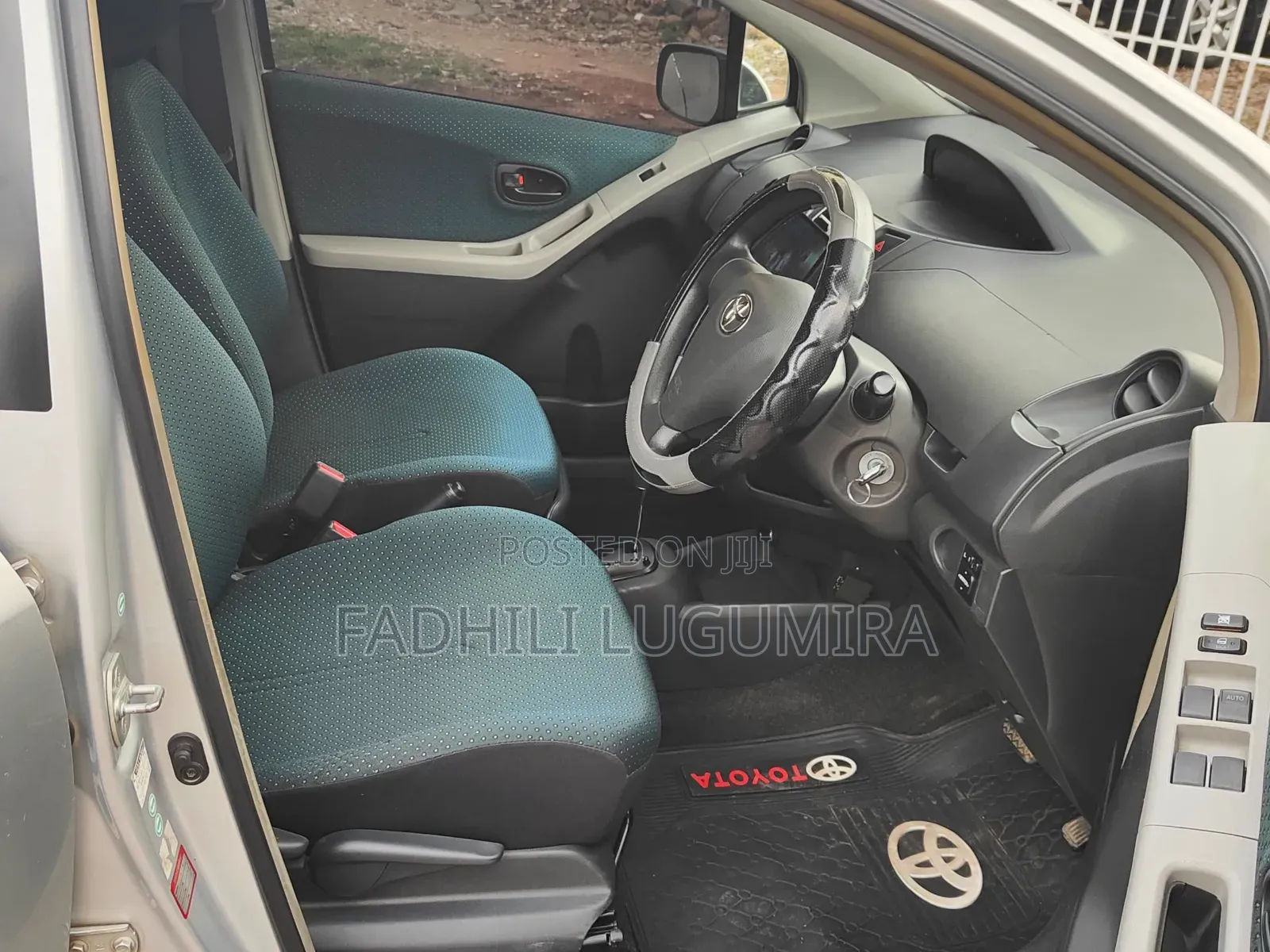 Toyota Vitz 2004 Silver