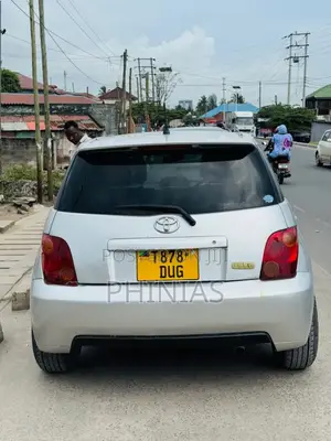 Toyota IST 2005 Silver