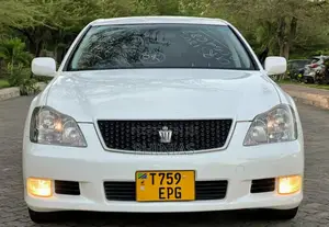 Toyota Crown 2006 White