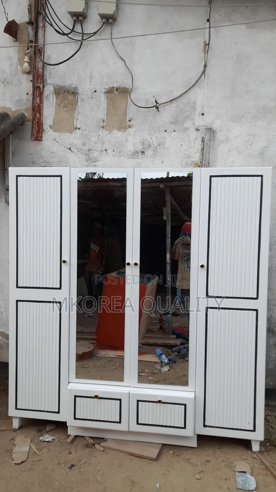 Wardrobe Four Doors With Two Mirrors