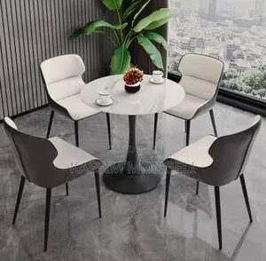 Round Table Full Na Viti Vyake