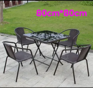 Round Table Full Na Viti Vyake