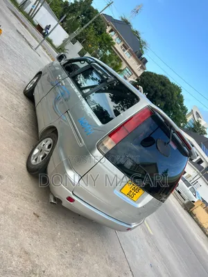 Toyota Noah 2.0 AWD (8 Seater) 2004 Silver