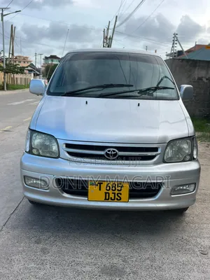 Toyota Noah 2.0 AWD (8 Seater) 2004 Silver