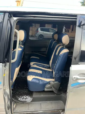Toyota Noah 2.0 AWD (8 Seater) 2004 Silver