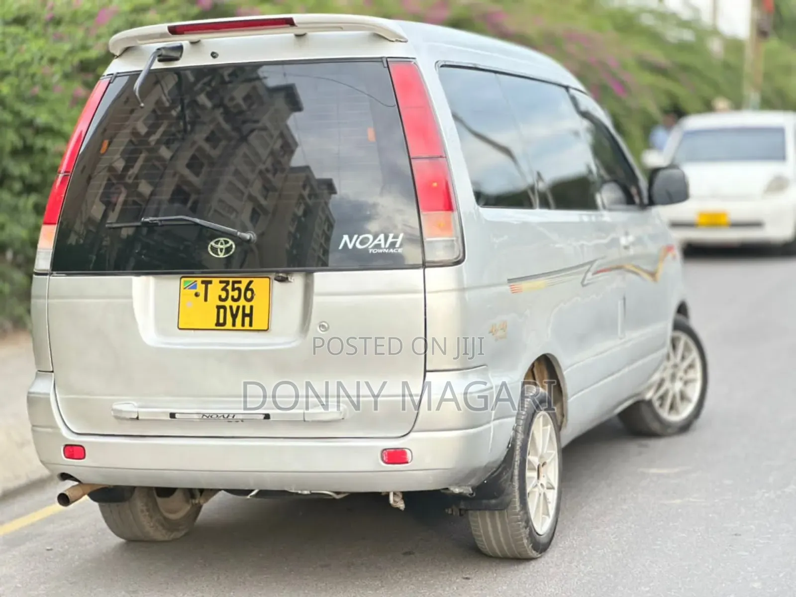 Toyota Noah 2.0 AWD (8 Seater) 2001 Silver