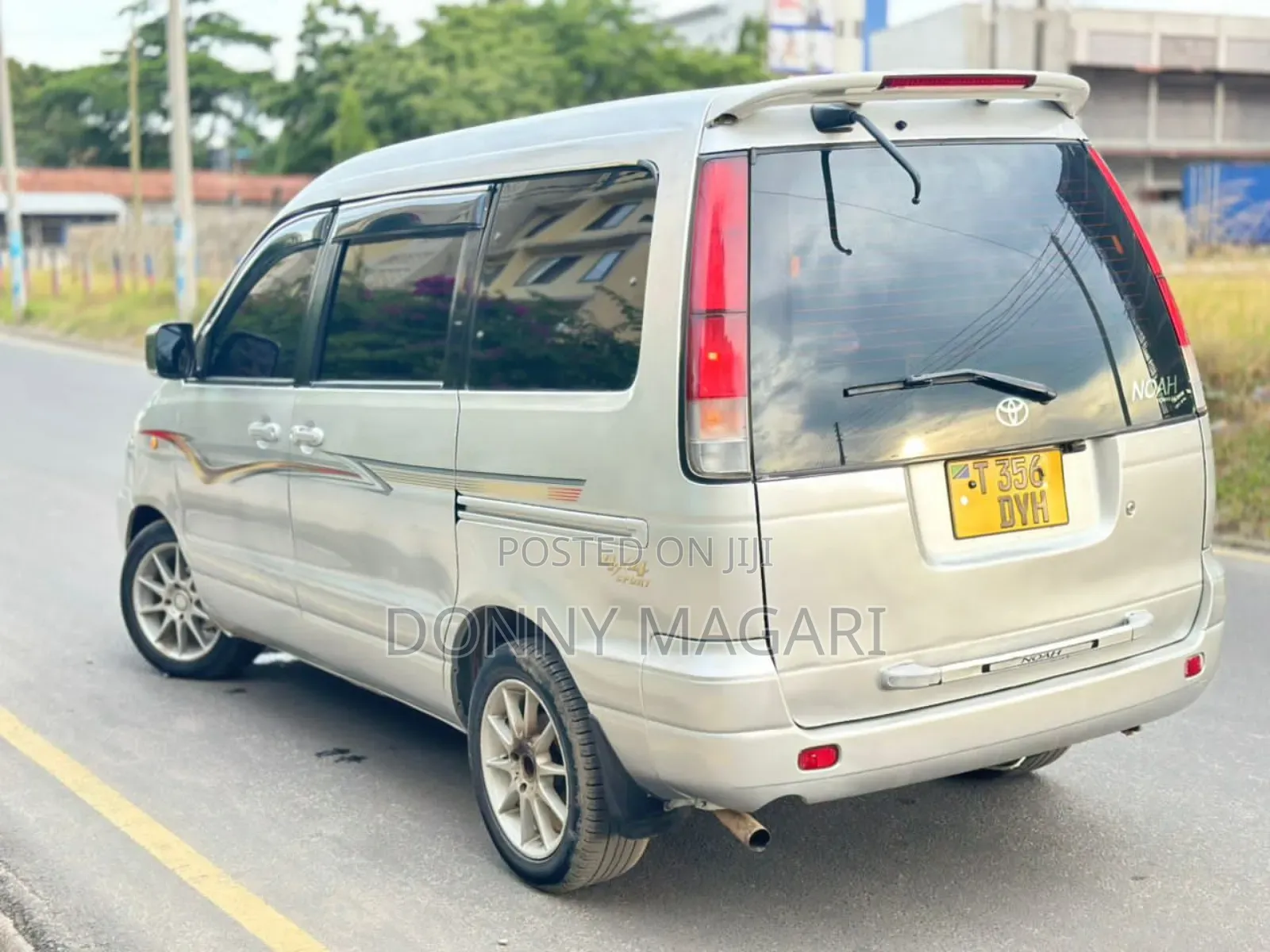 Toyota Noah 2.0 AWD (8 Seater) 2001 Silver