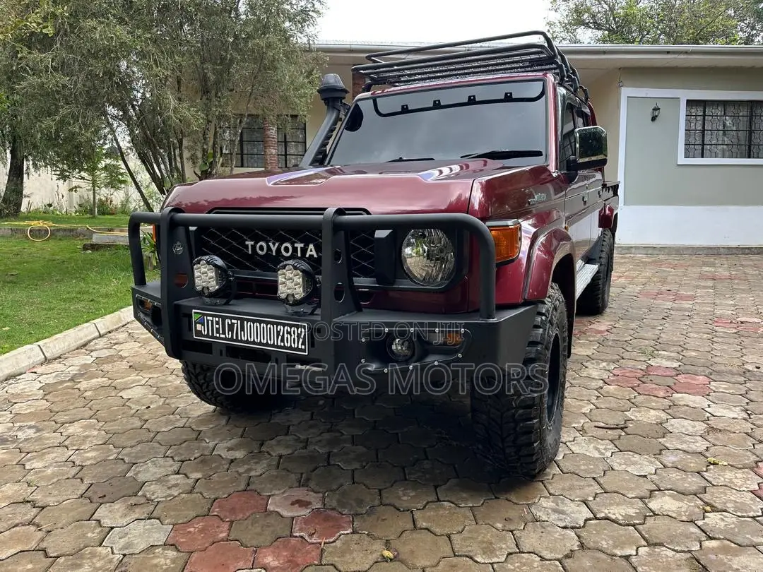 Toyota Land Cruiser 4.5 V8 VXR 2021 Maroon