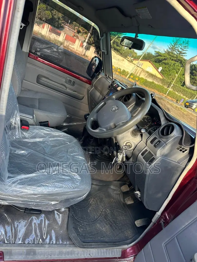 Toyota Land Cruiser 4.5 V8 VXR 2021 Maroon