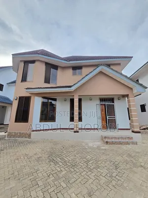 3bdrm Villa in Ada Estate for rent