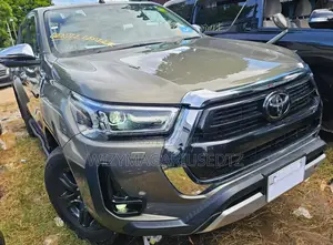 Toyota Hilux 2020 Burgundy