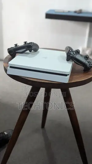  Ps4 Slim – 
Msimu Wa Christmas  Na Mwaka Mpya  Isikupite
