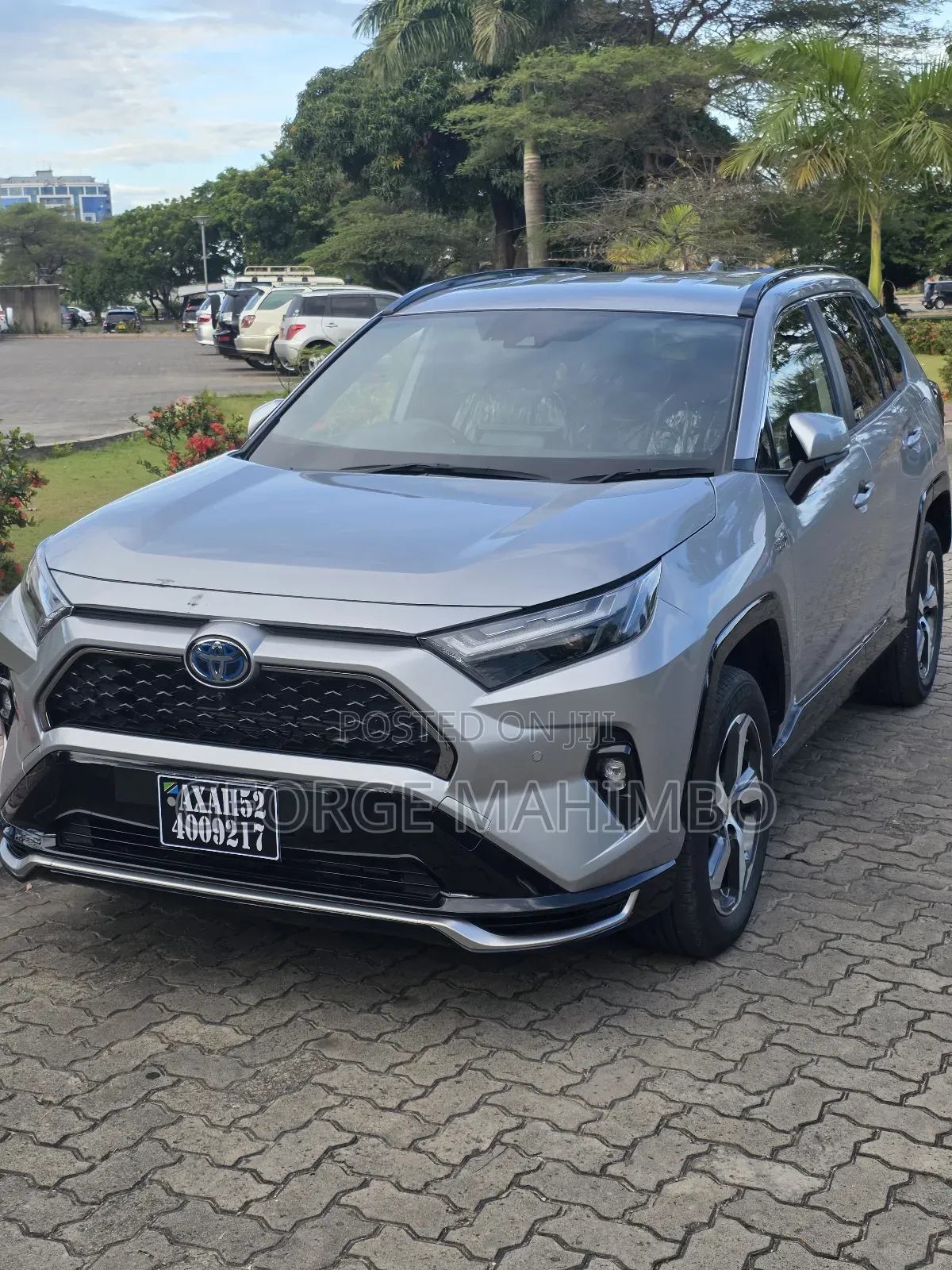 Toyota RAV4 Plug-In Hybrid XSE AWD 2025 Silver