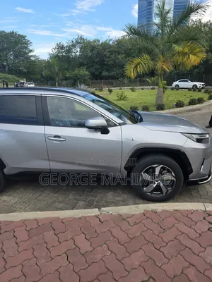 Toyota RAV4 Plug-In Hybrid XSE AWD 2025 Silver