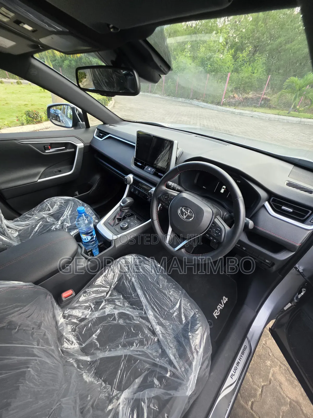 Toyota RAV4 Plug-In Hybrid XSE AWD 2025 Silver