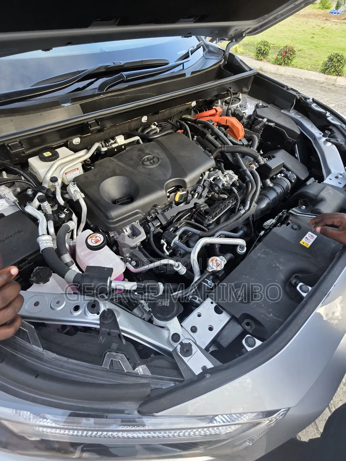 Toyota RAV4 Plug-In Hybrid XSE AWD 2025 Silver