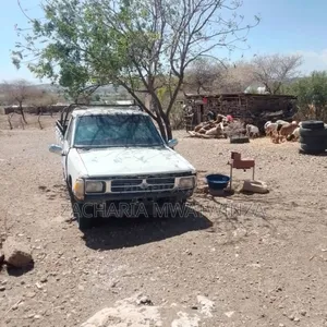 Nissan Pick-Up 2000 White