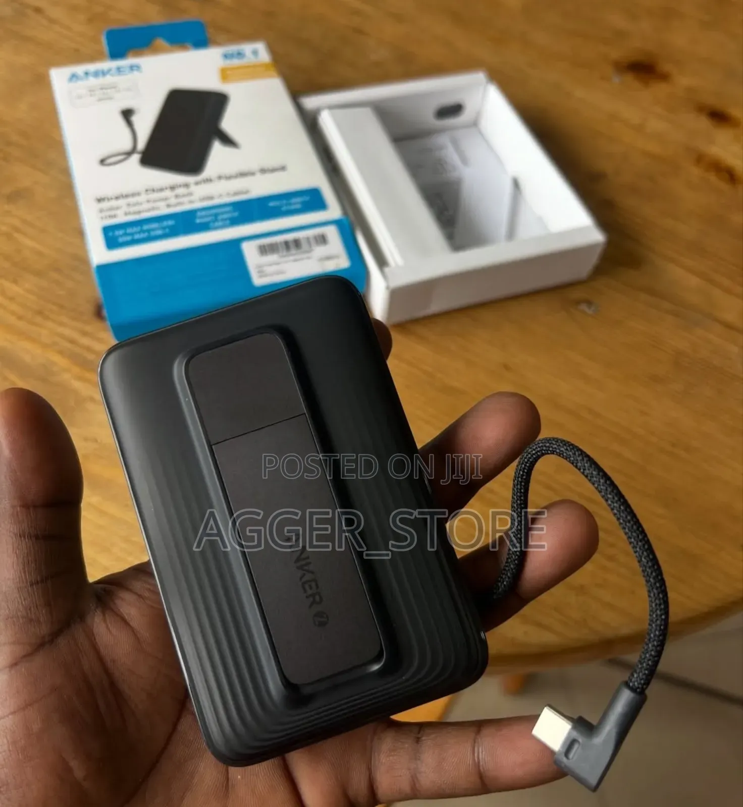 Anker Wireless Charging Powerbank With Flexible Stand