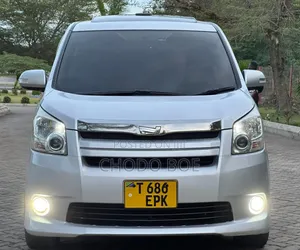 Toyota Noah 2008 Silver