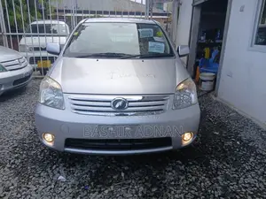 Toyota Raum 2008 Silver