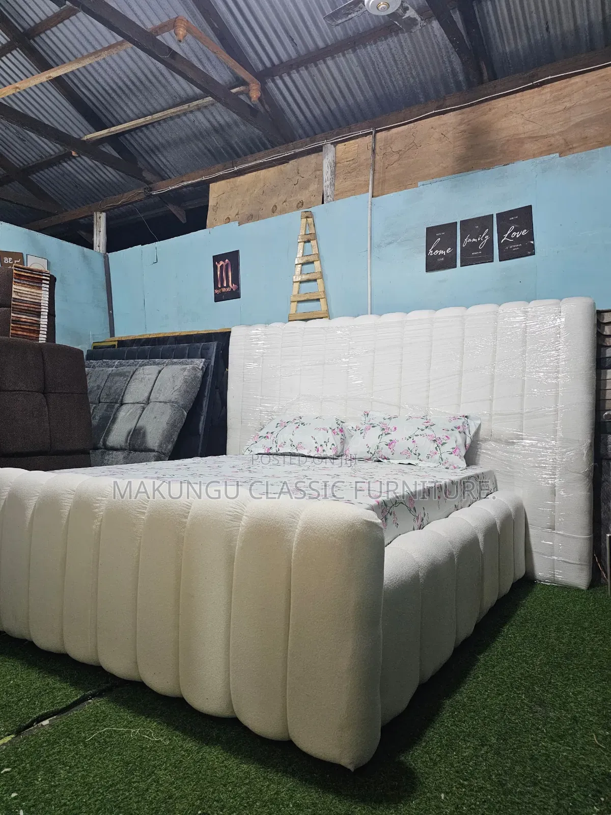 Bedsofa Ya Kisasa Na Ni Vip Rangi Nyeupe