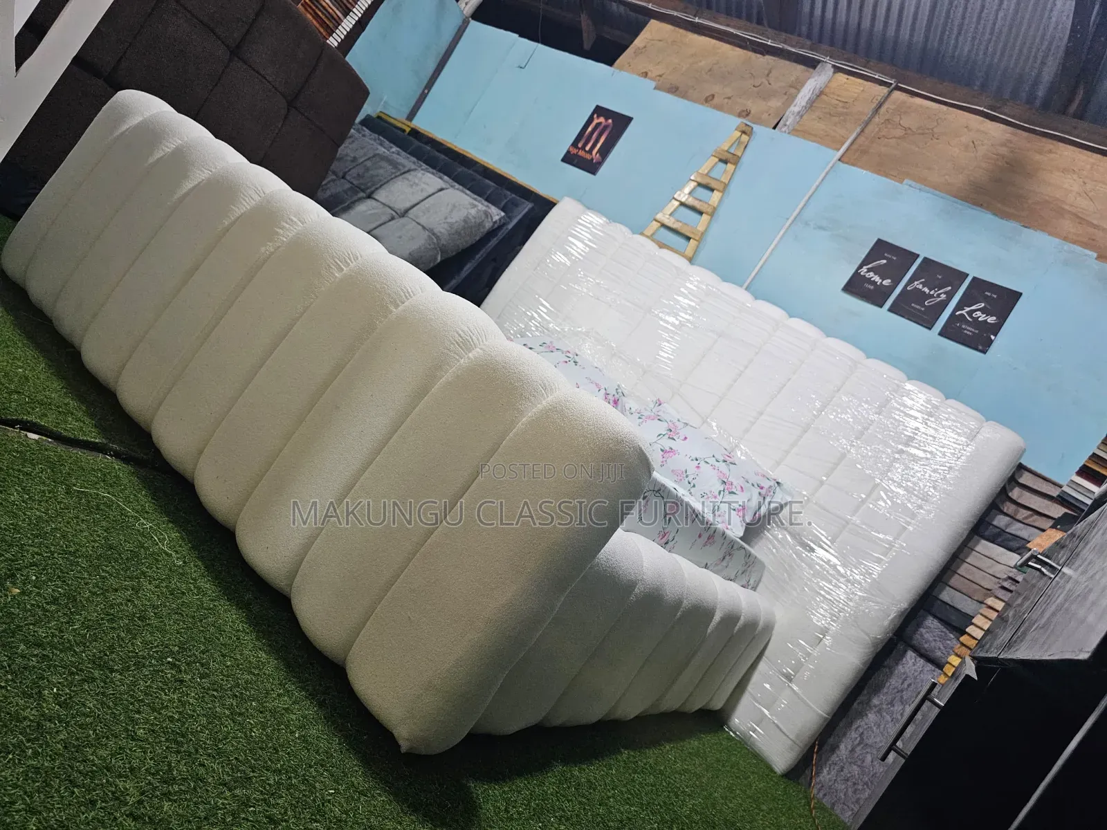 Bedsofa Ya Kisasa Na Ni Vip Rangi Nyeupe