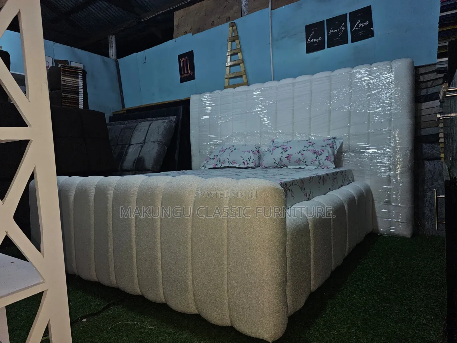 Bedsofa Ya Kisasa Na Ni Vip Rangi Nyeupe