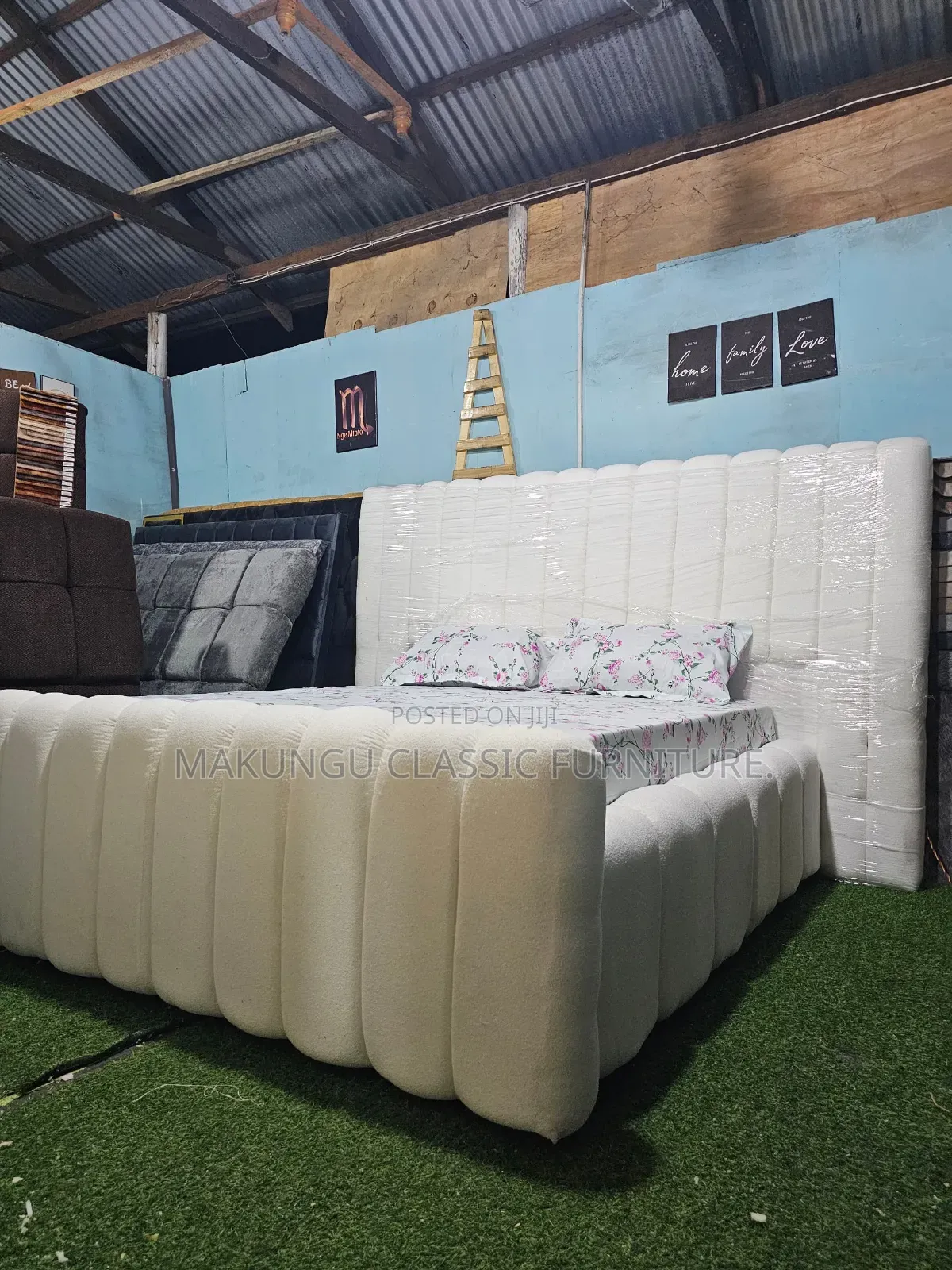 Bedsofa Ya Kisasa Na Ni Vip Rangi Nyeupe