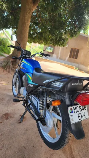 Honda CB 2025 Blue