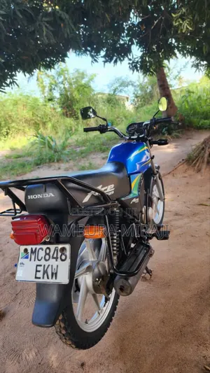 Honda CB 2025 Blue