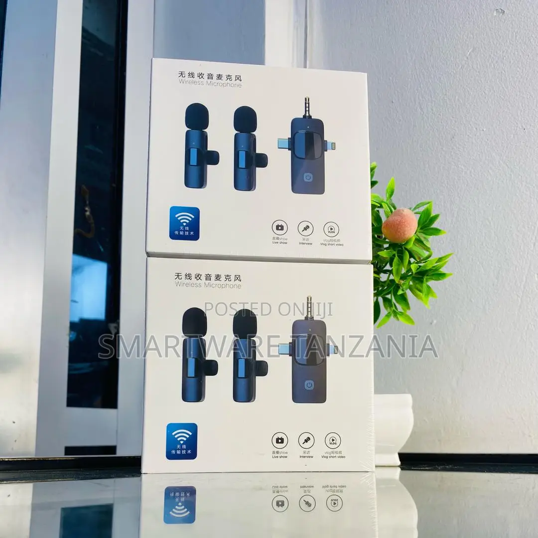  Wireless Lavalier Microphone Dual Transmitter for Phones