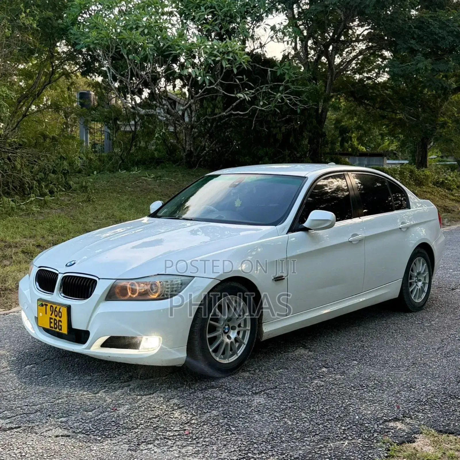 BMW 3 Series 2011 White