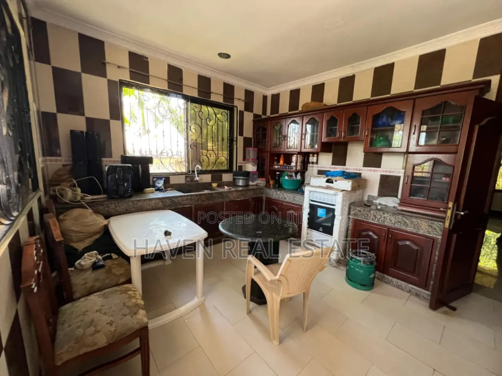 3bdrm House in Goba for sale
