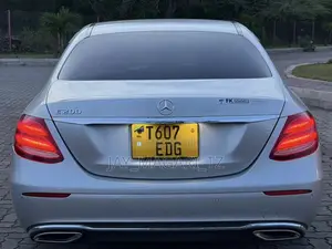 Mercedes-Benz E200 2017 Silver