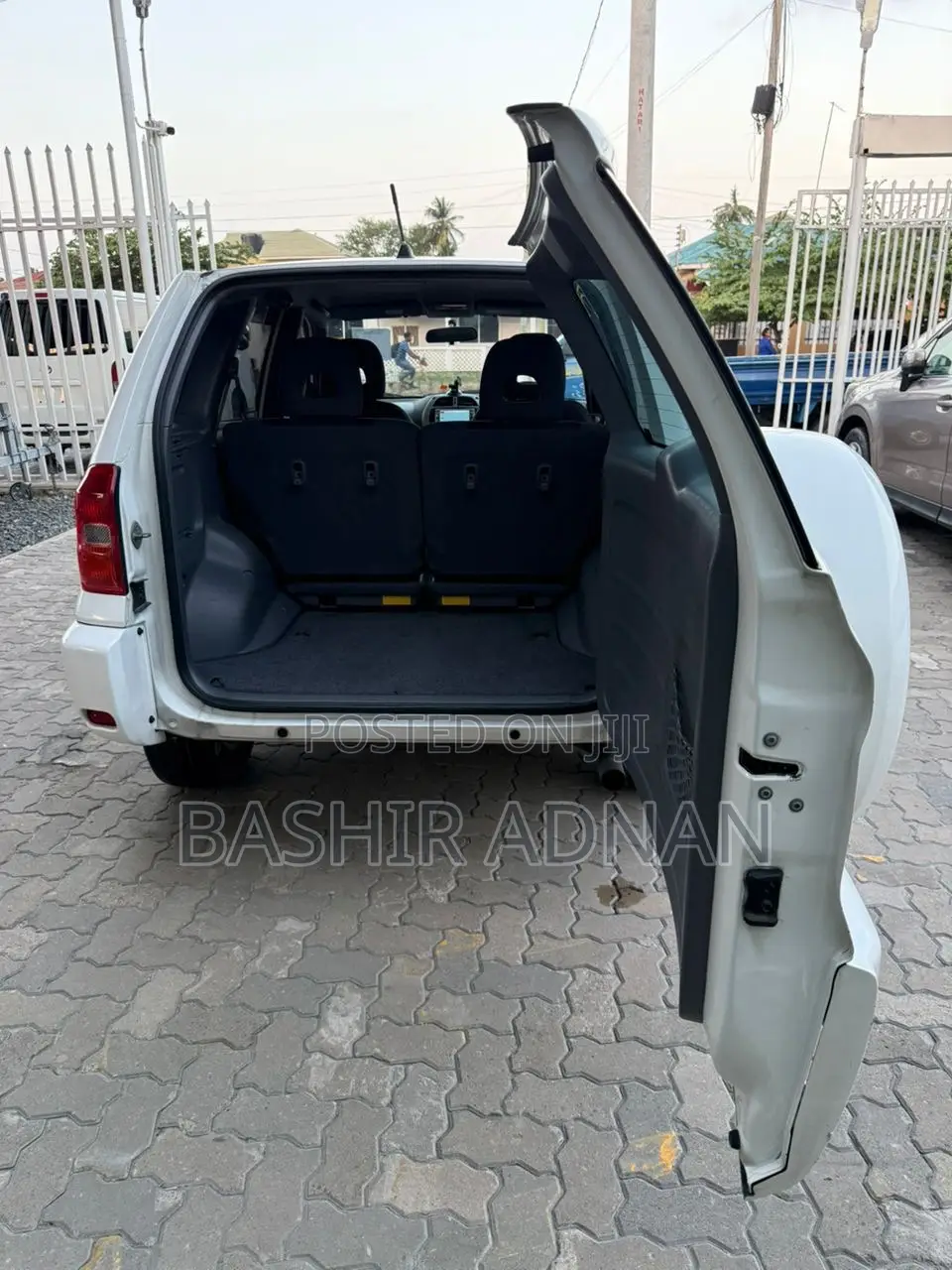 Toyota RAV4 Automatic 2003 White