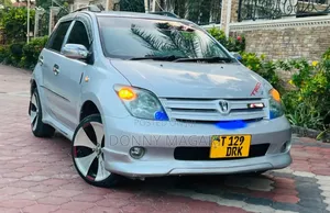 Toyota IST 2006 Silver