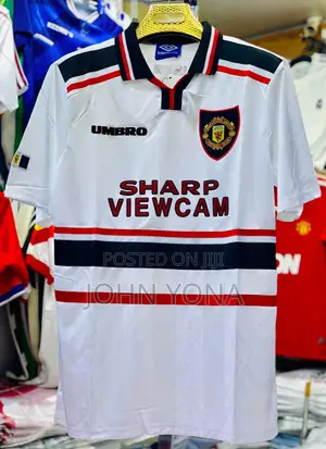 Manchester United 1997-99 Away Football Shirt With a Sharp Viewcam