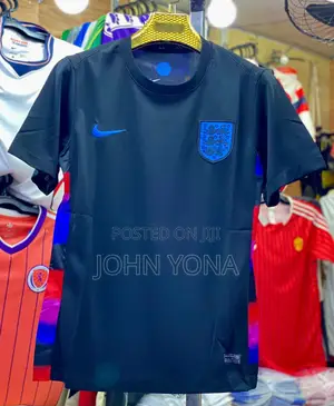 England 2018/2019 Training Football Shirt.