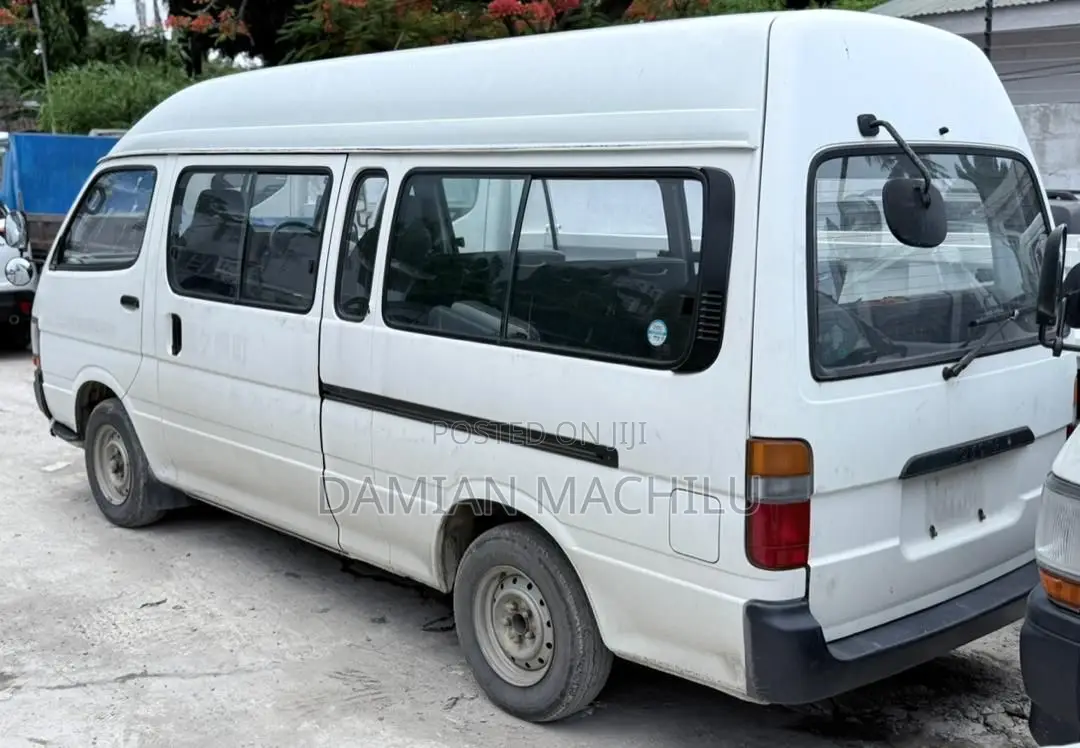 Toyota HiAce Siyaya 2004 White