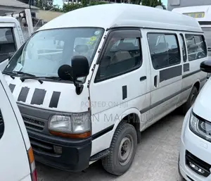 Toyota HiAce Siyaya 2004 White