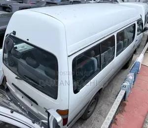 Toyota HiAce Siyaya 2004 White
