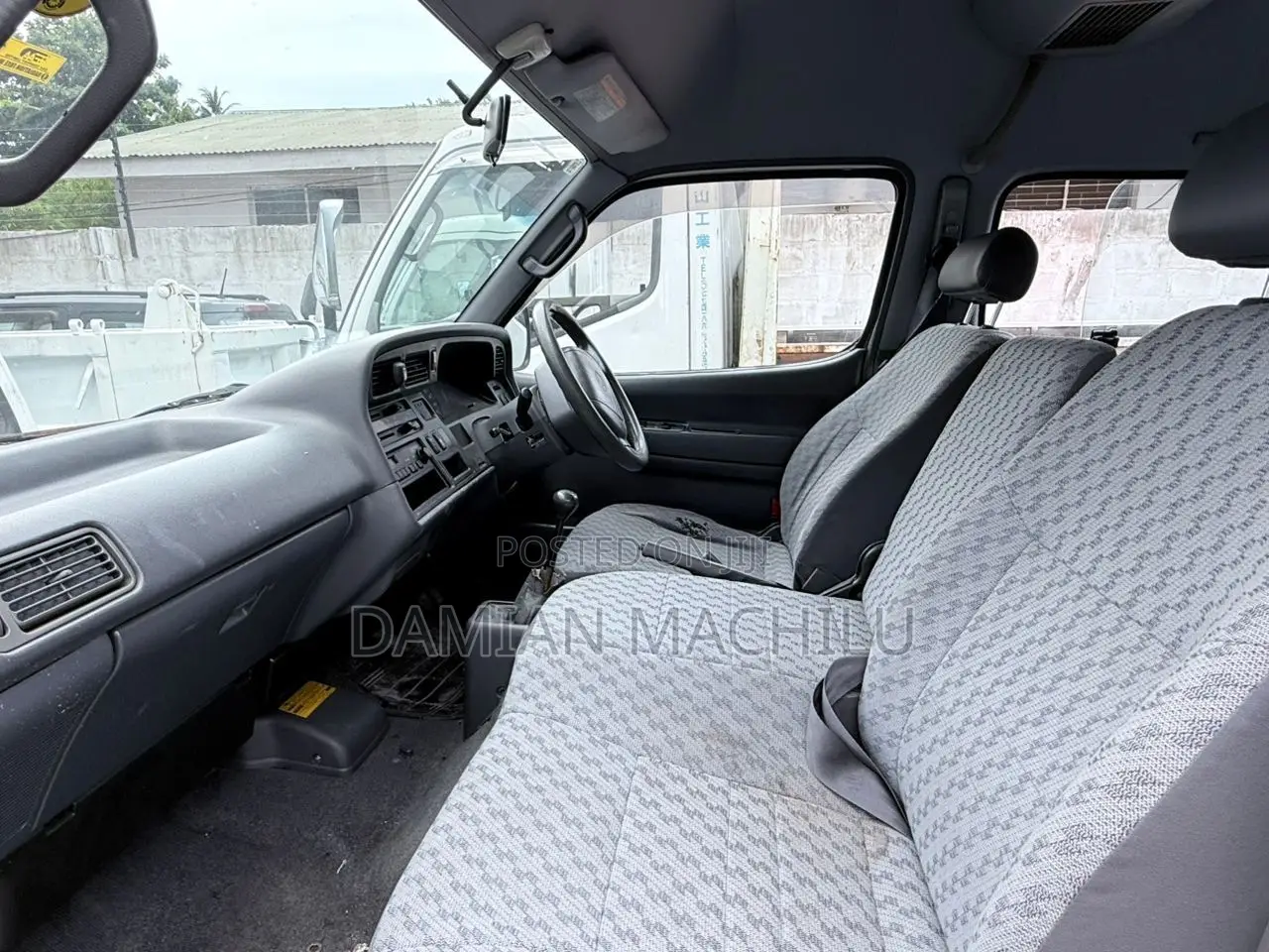 Toyota HiAce Siyaya 2004 White