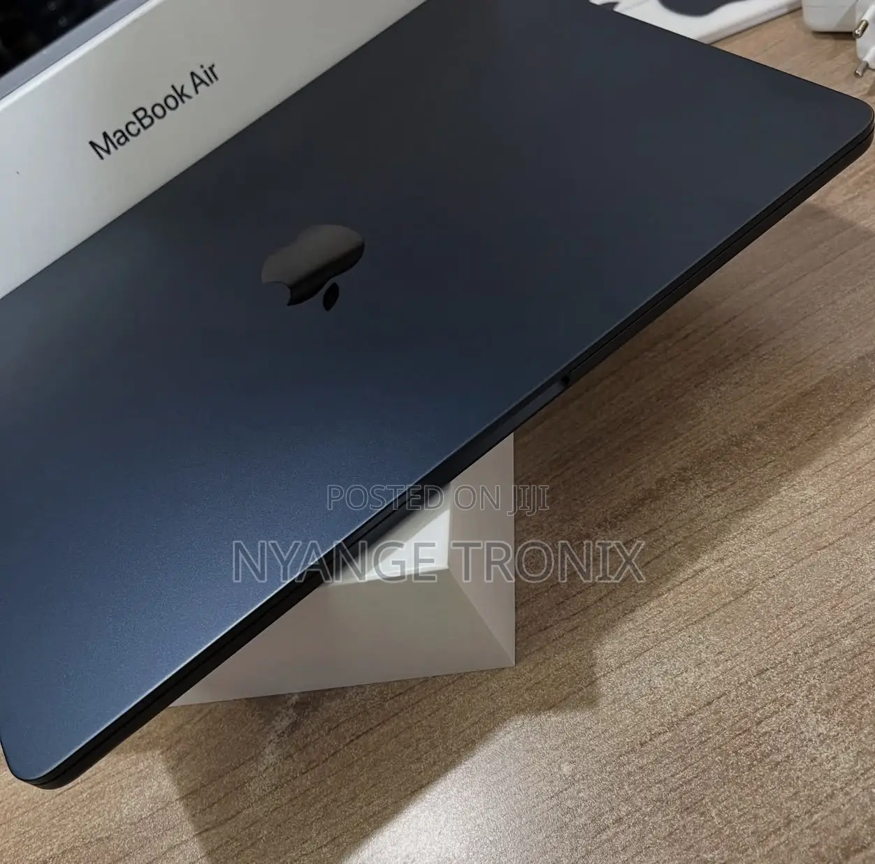 New Laptop Apple MacBook Air 2023 M2 8GB Apple M2 SSD 512GB