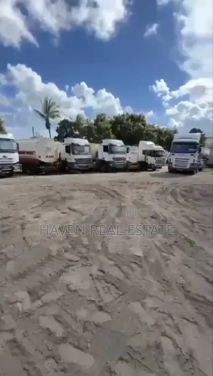 Yard Inauzwa Kurasini