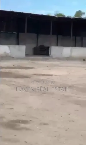 Yard Inauzwa Kurasini