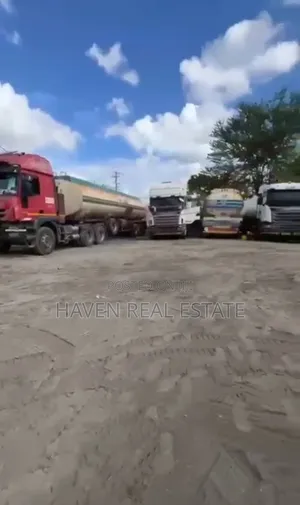 Yard Inauzwa Kurasini