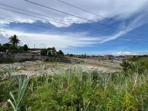 1.5acres Eneo La Yard Linauzwa Kurasini
